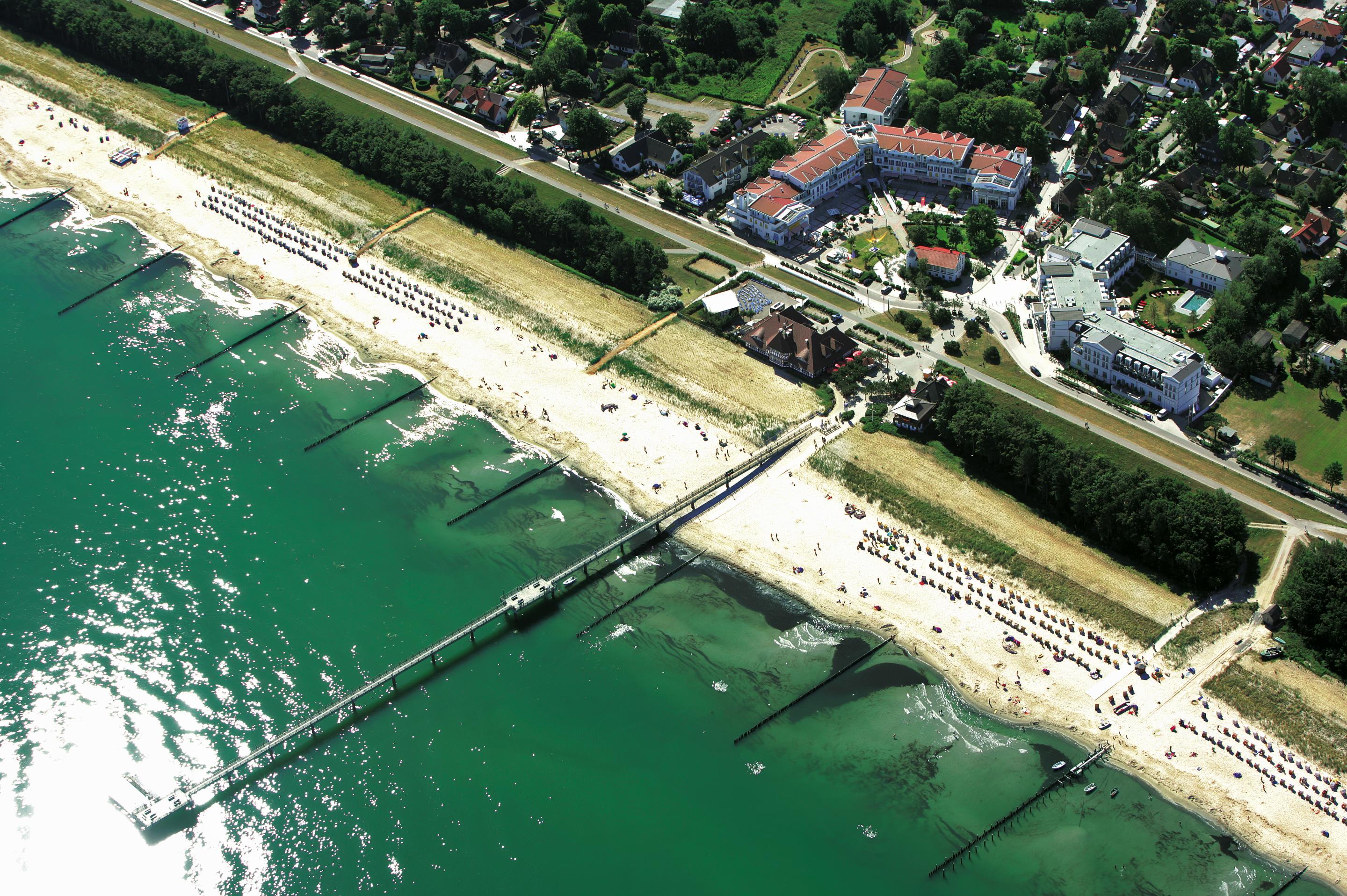 Strandhotel Zingst Esterno foto Aerial view of the beach