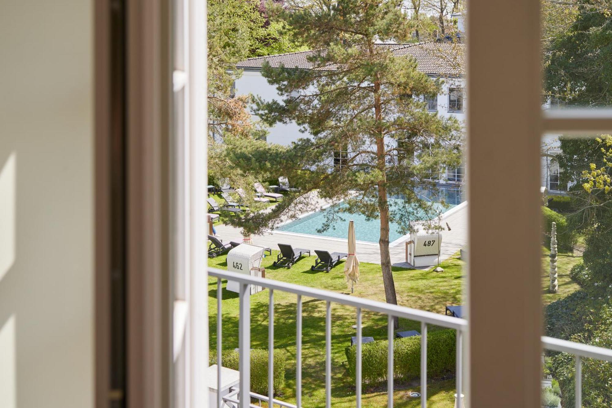 Strandhotel Zingst Esterno foto View from a room at the hotel