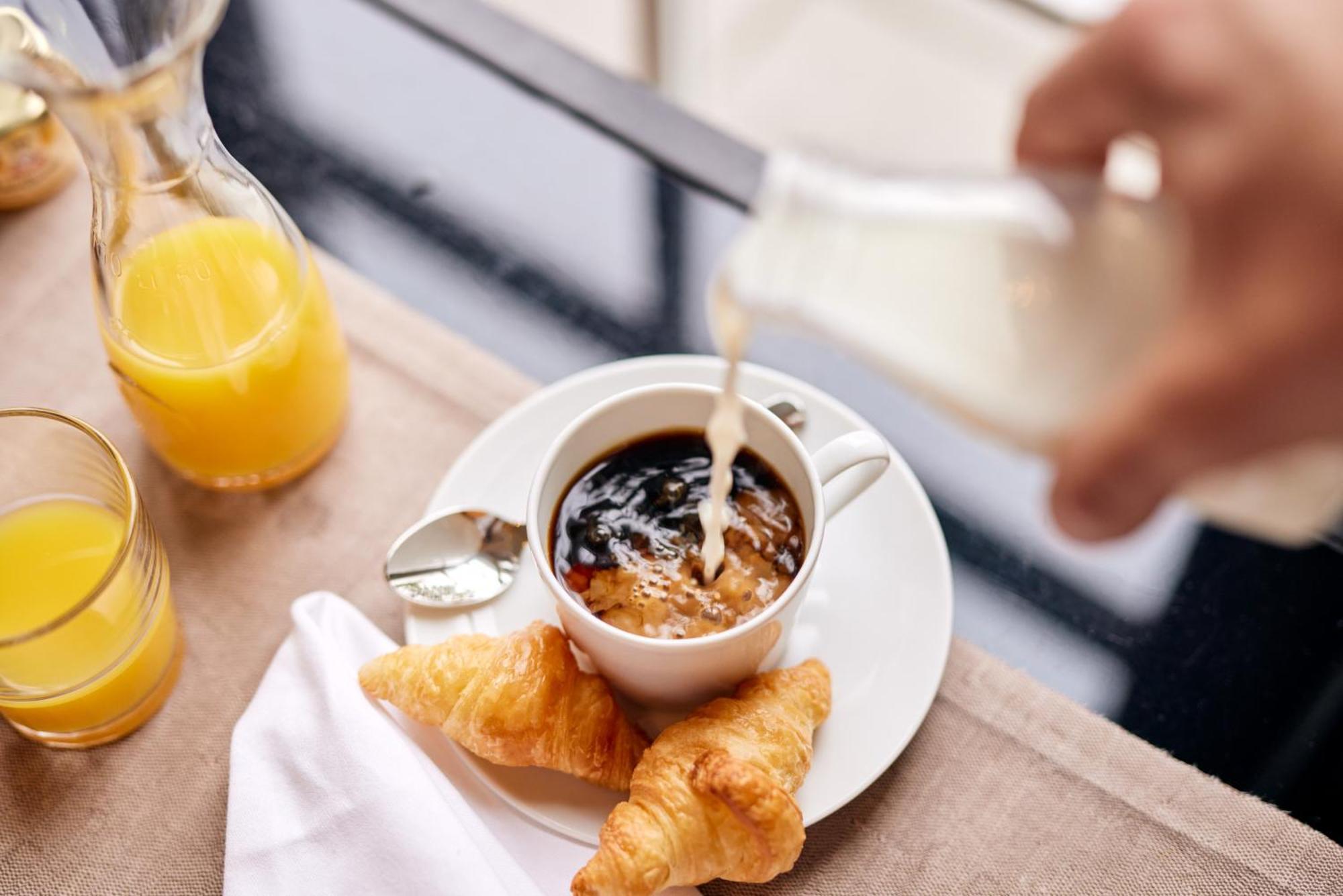 Strandhotel Zingst Esterno foto Coffee with milk