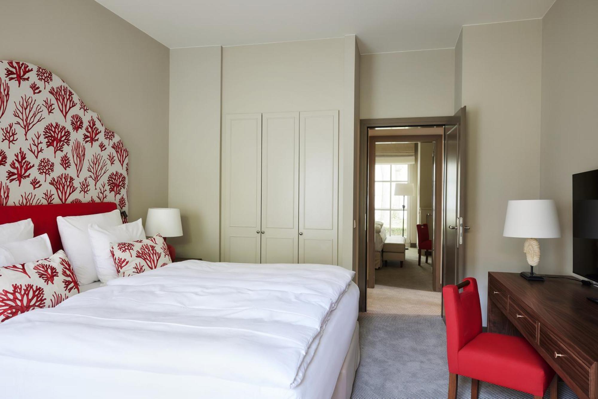 Strandhotel Zingst Esterno foto A room at the hotel