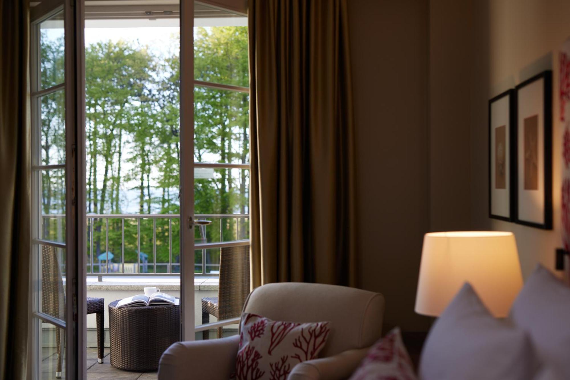 Strandhotel Zingst Esterno foto A room at the Hotel de la Villa